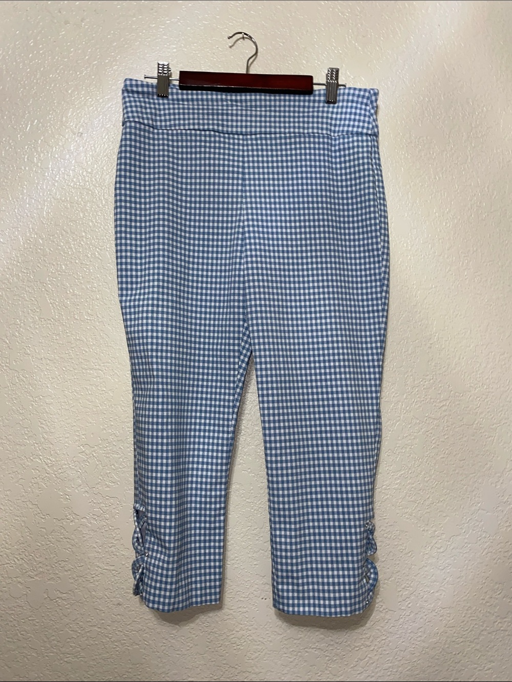 Attyre Blue and White Gingham capris